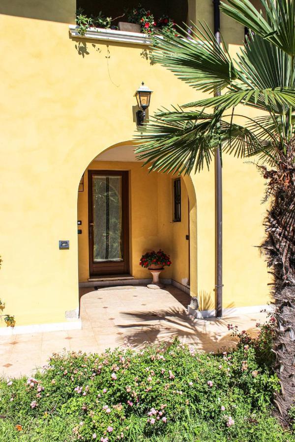 Villa Elena Appartamento In Villa Montinelle Bagian luar foto